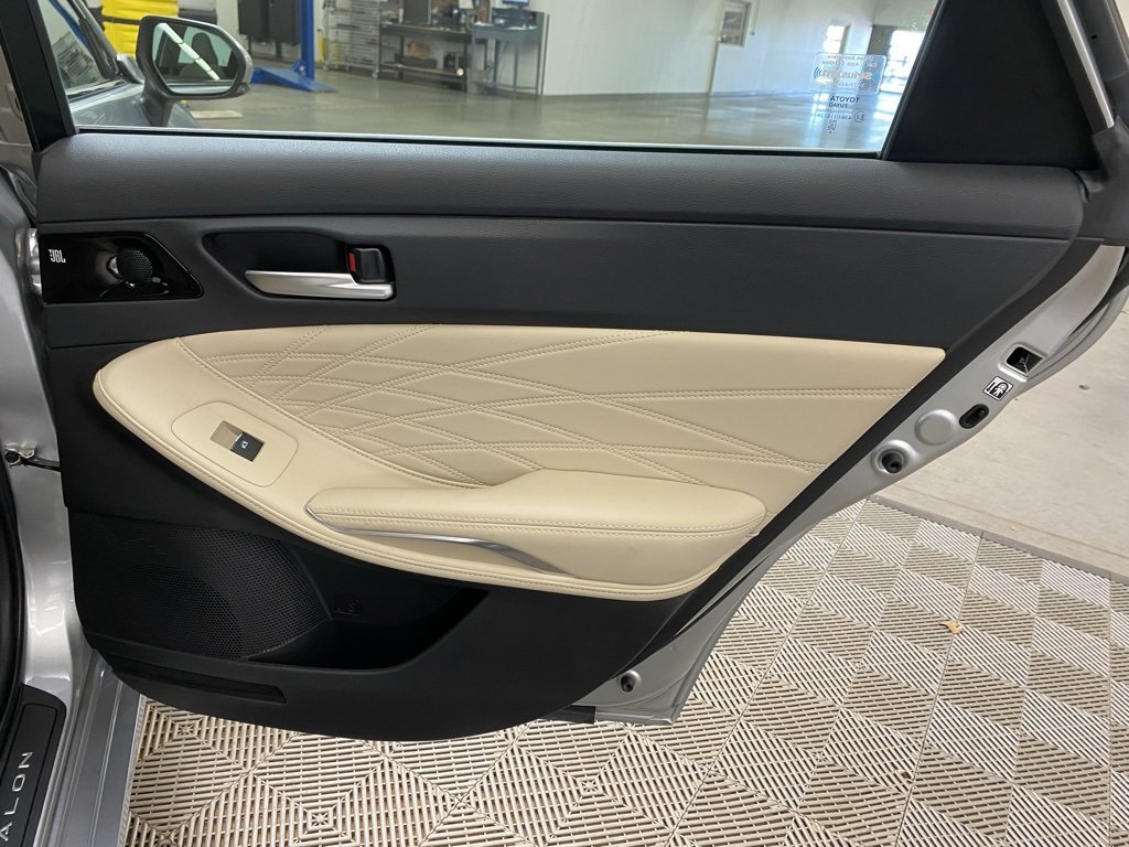 Used 2019 Toyota Avalon Limited w/ Advanced Safety Package image 13