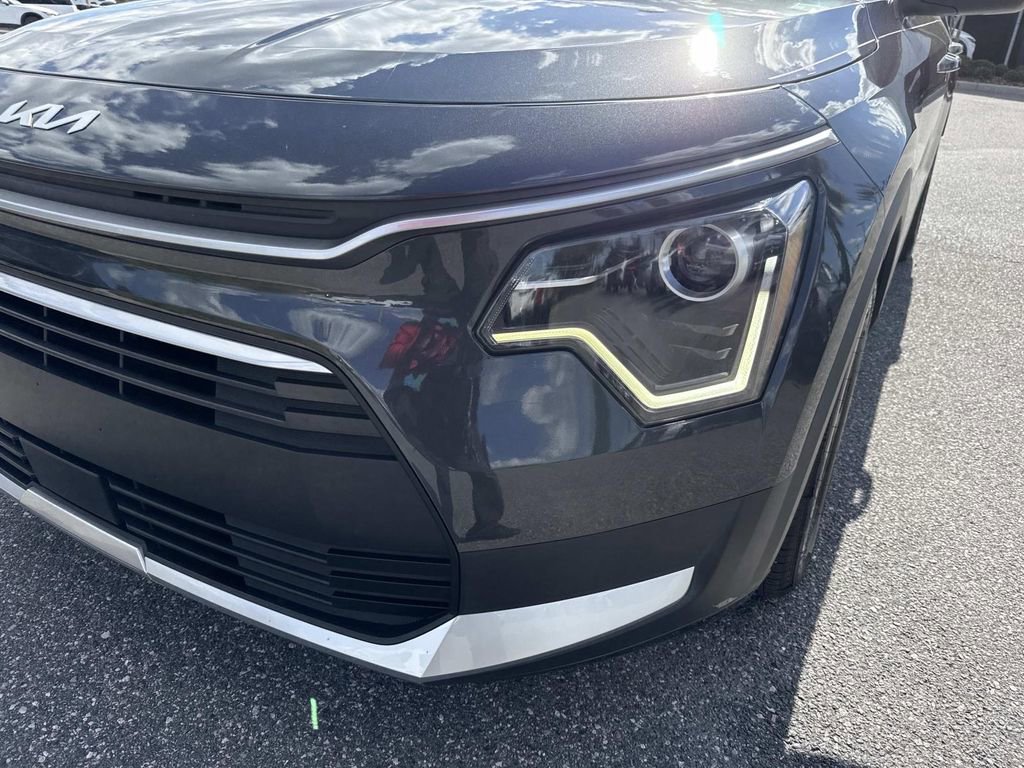 Used 2023 Kia Niro EX image 10