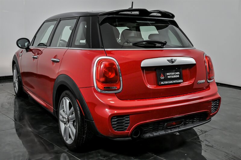 Used 2015 MINI Cooper 4-Door Hardtop image 8