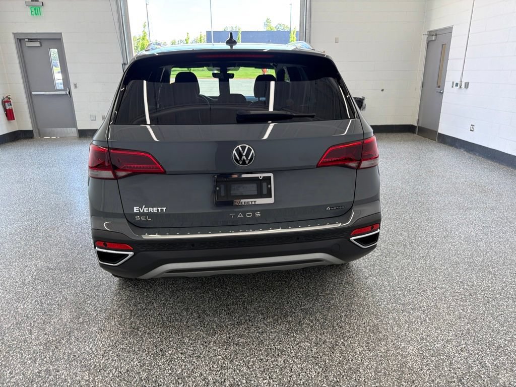 Certified 2024 Volkswagen Taos SEL AWD/4WD image 4