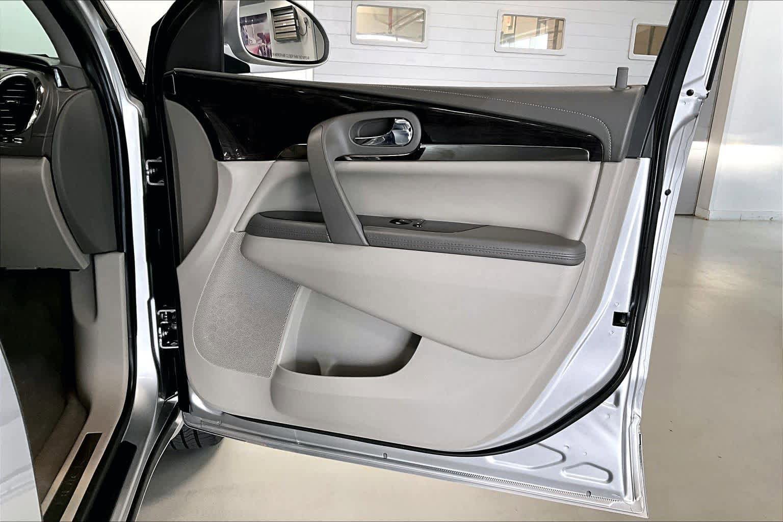 Used 2015 Buick Enclave Leather FWD image 25