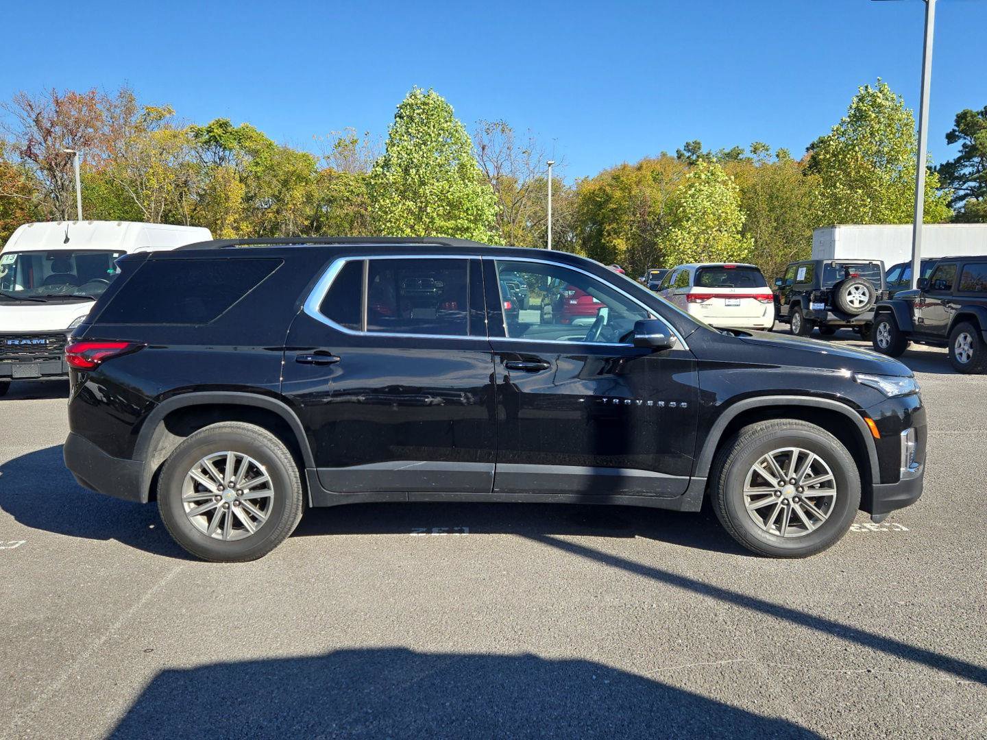 Used 2023 Chevrolet Traverse LT FWD image 8