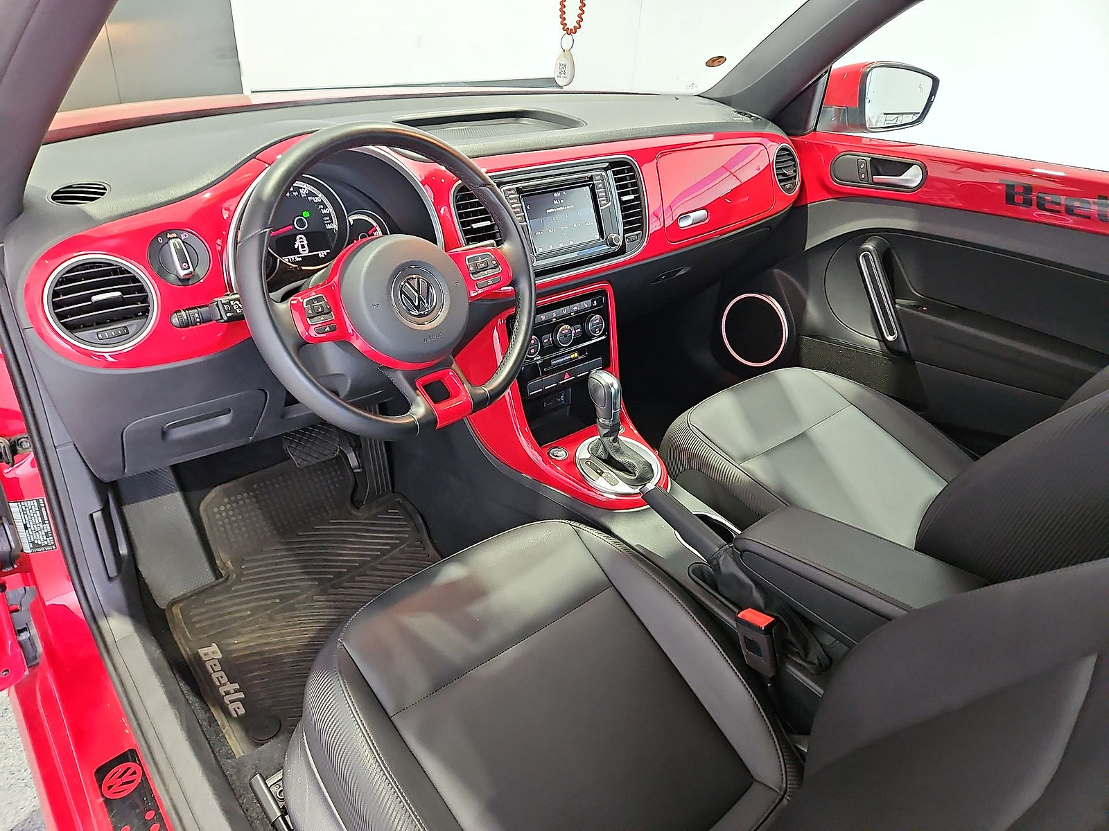 Used 2019 Volkswagen Beetle 2.0T SE FWD image 14
