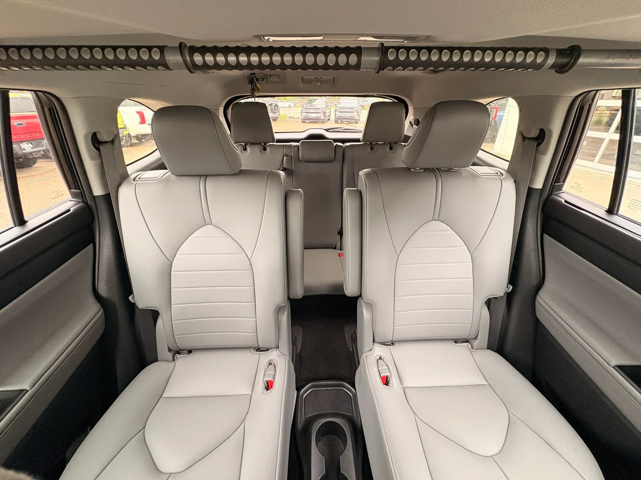 Used 2021 Toyota Highlander XLE AWD/4WD image 19