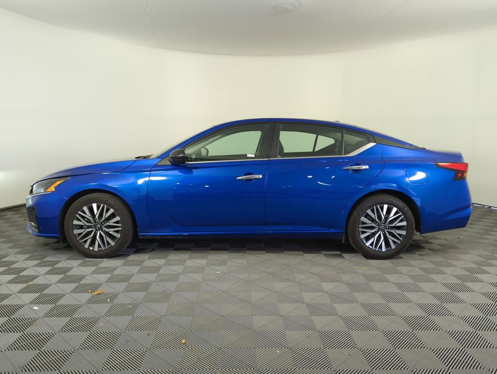 Used 2025 Nissan Altima 2.5 SV image 8