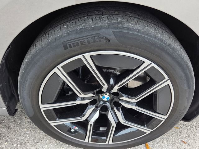 Used 2024 BMW 740i xDrive w/ Premium Package AWD/4WD image 10