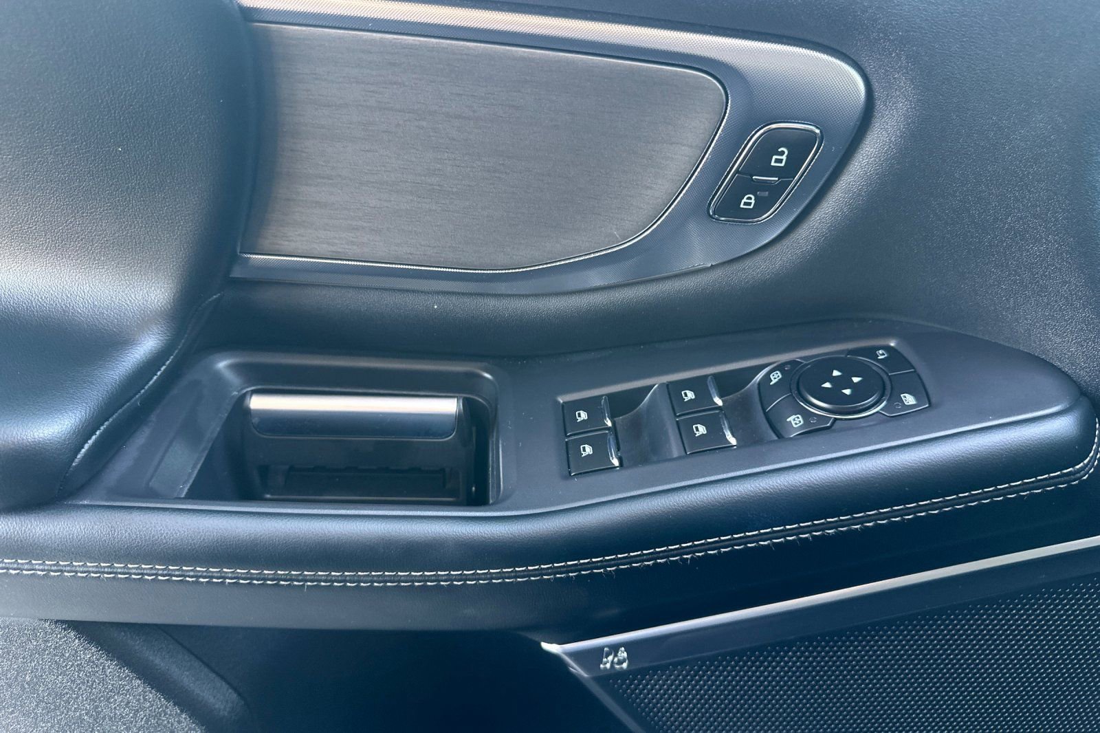 Used 2025 Ford Expedition Max Platinum image 11