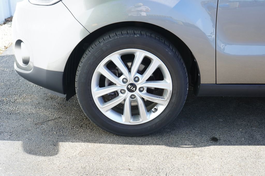 Used 2017 Kia Soul + FWD image 6