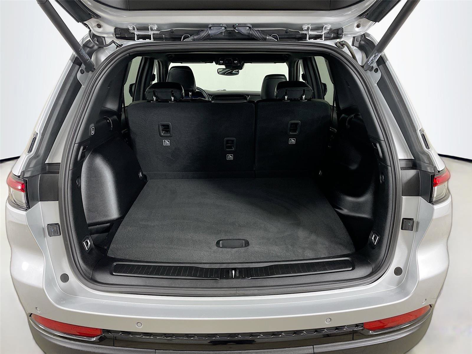 Used 2024 Jeep Grand Cherokee Limited w/ Black Appearance Package AWD/4WD image 26