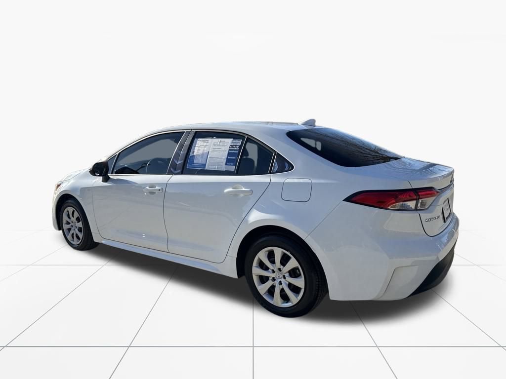 Used 2025 Toyota Corolla LE image 6