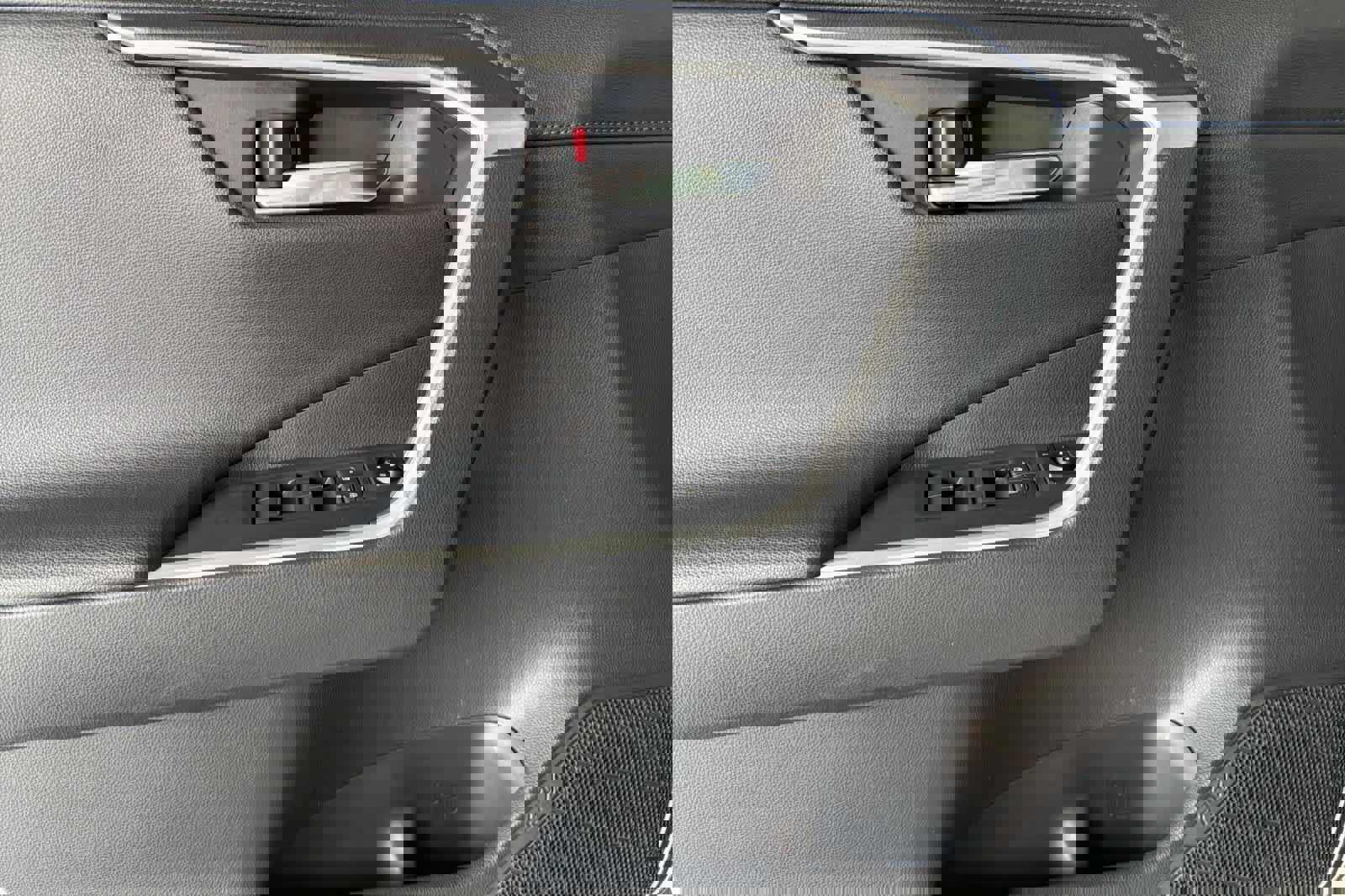 Used 2019 Toyota RAV4 XSE w/ Carpet Mat Package image 14