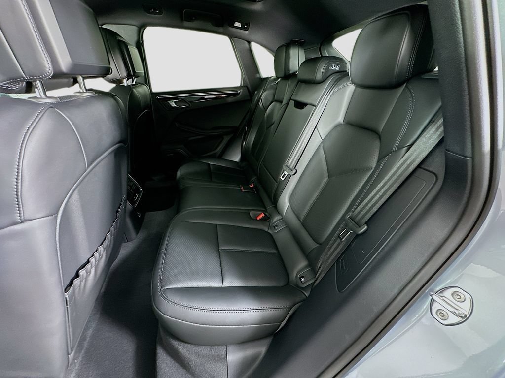 Certified 2026 Porsche Macan AWD/4WD image 24