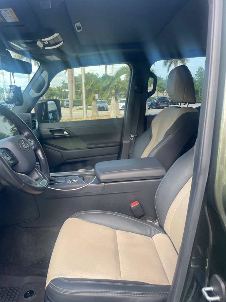 Used 2024 Lexus GX 550 AWD/4WD image 4