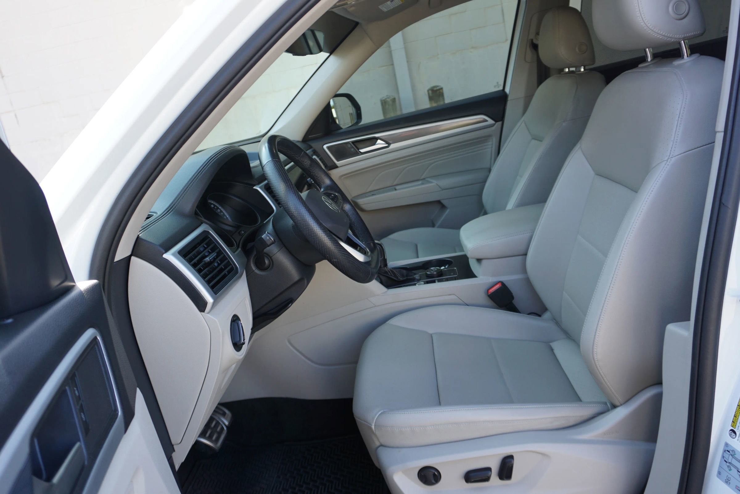 Used 2021 Volkswagen Atlas SE w/ Panoramic Sunroof Package image 23