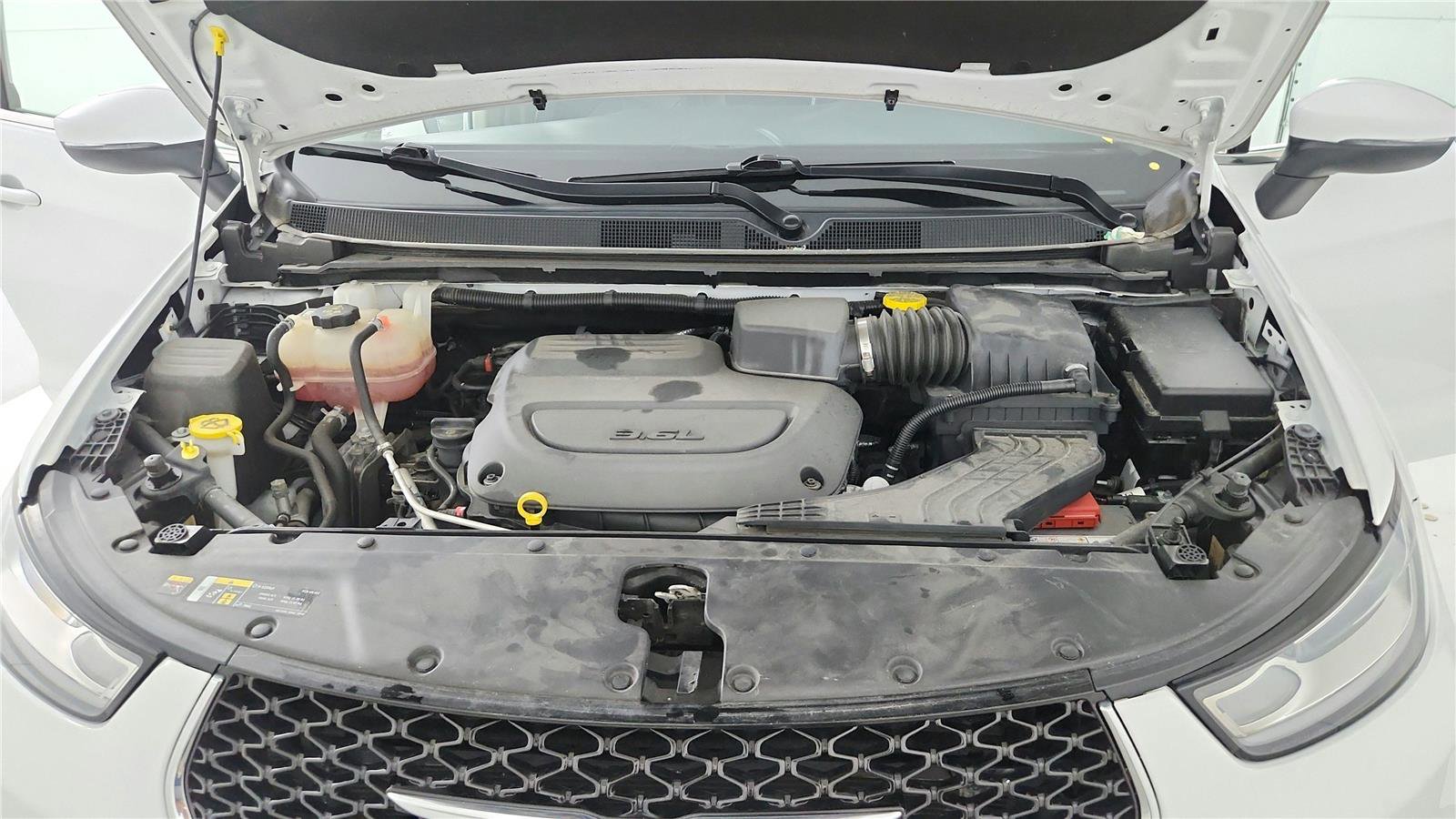 Used 2023 Chrysler Pacifica Touring-L FWD image 32