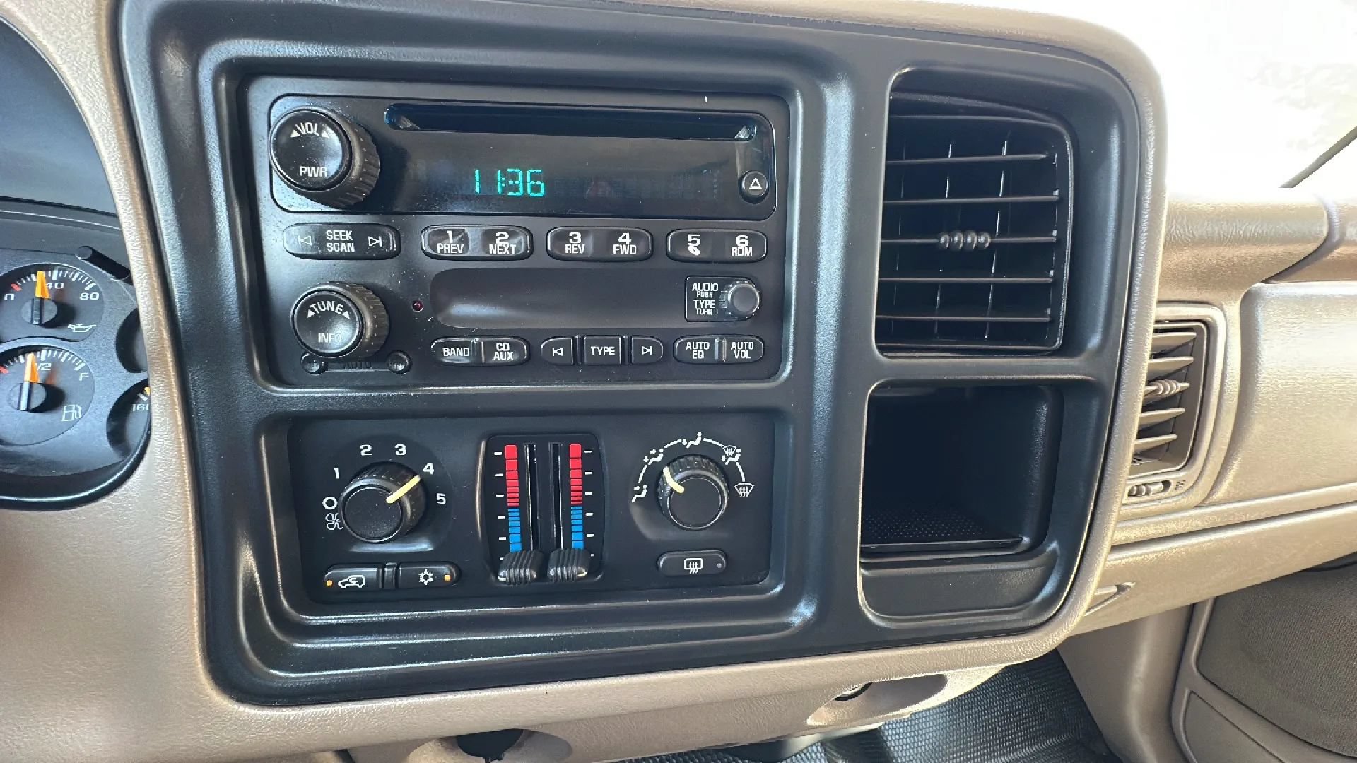 Used 2006 Chevrolet Silverado 1500 LT RWD image 16