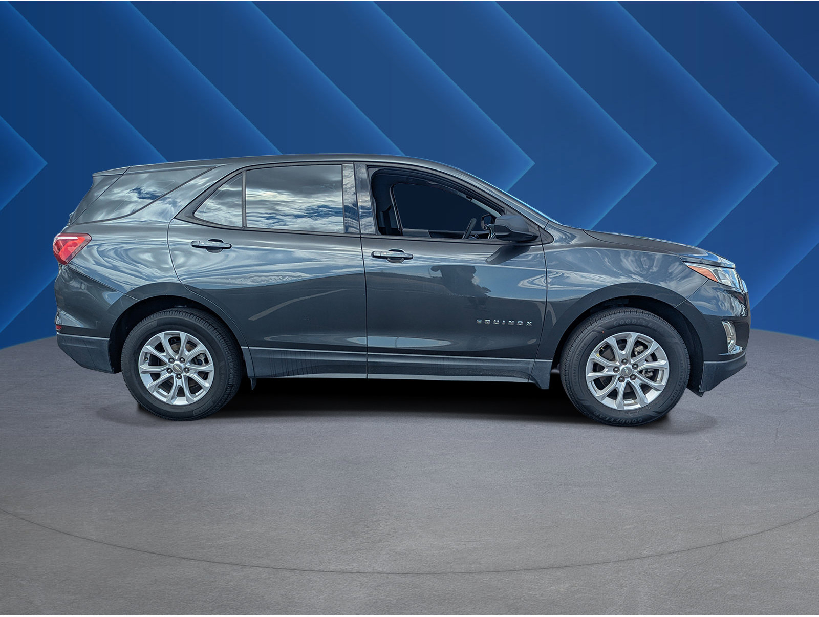 Used 2018 Chevrolet Equinox LS FWD image 2