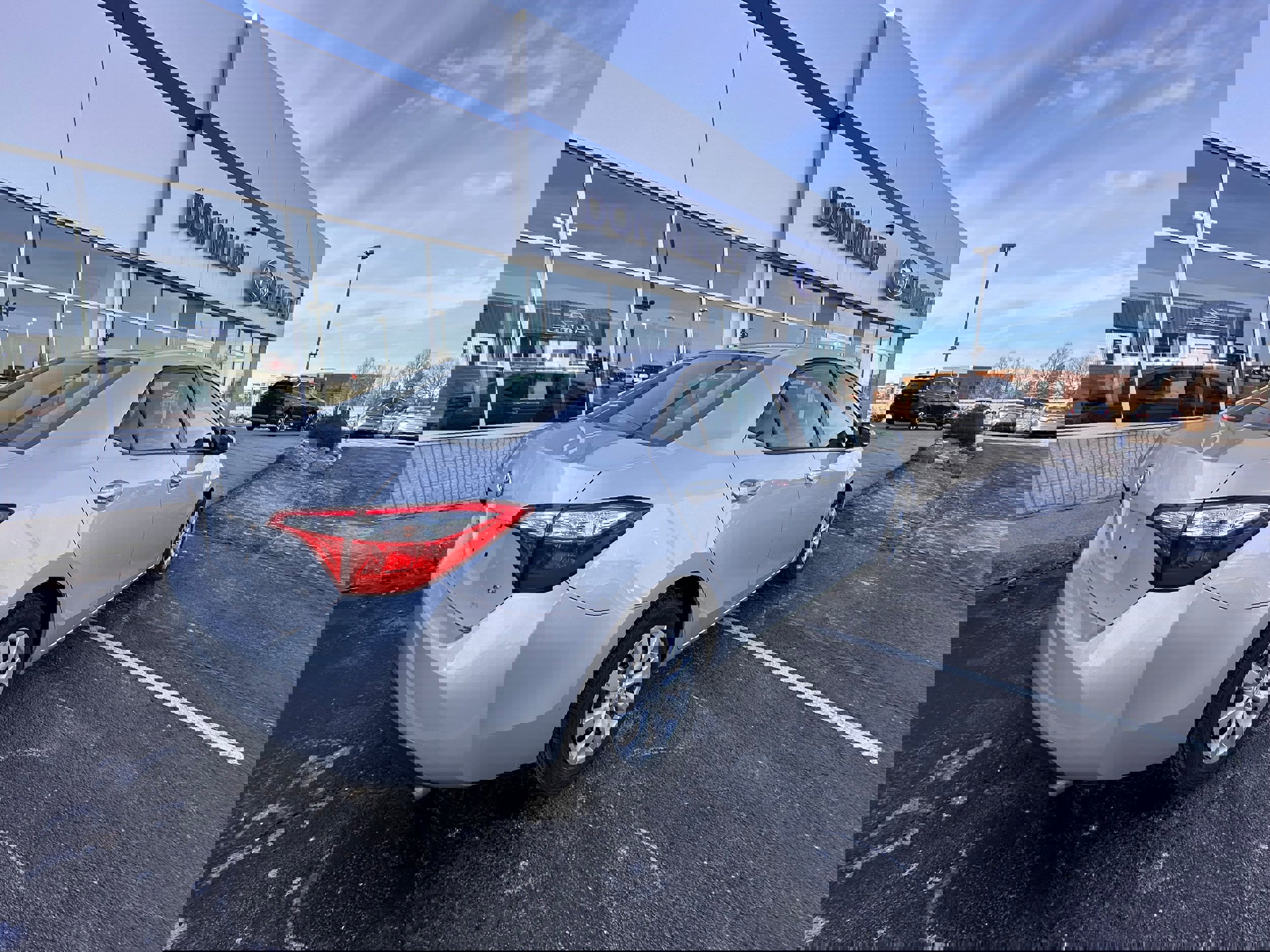 Used 2015 Toyota Corolla image 3