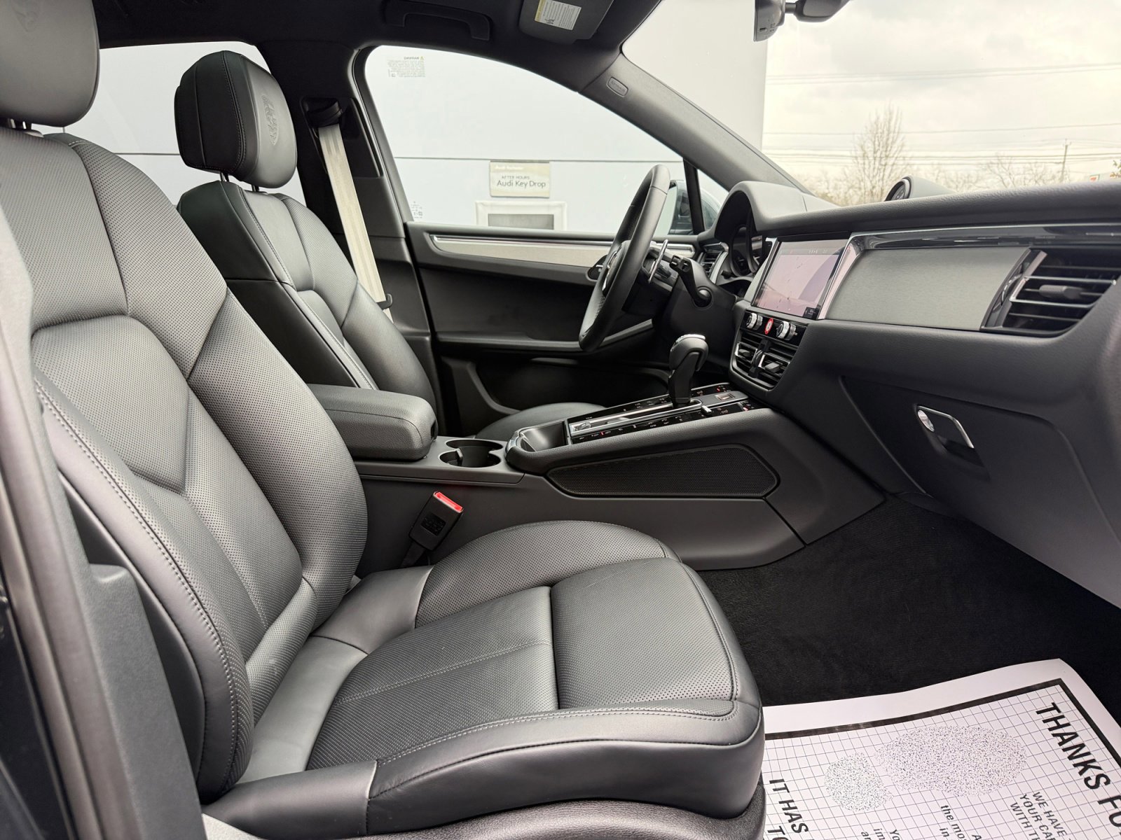 Certified 2025 Porsche Macan AWD/4WD image 23
