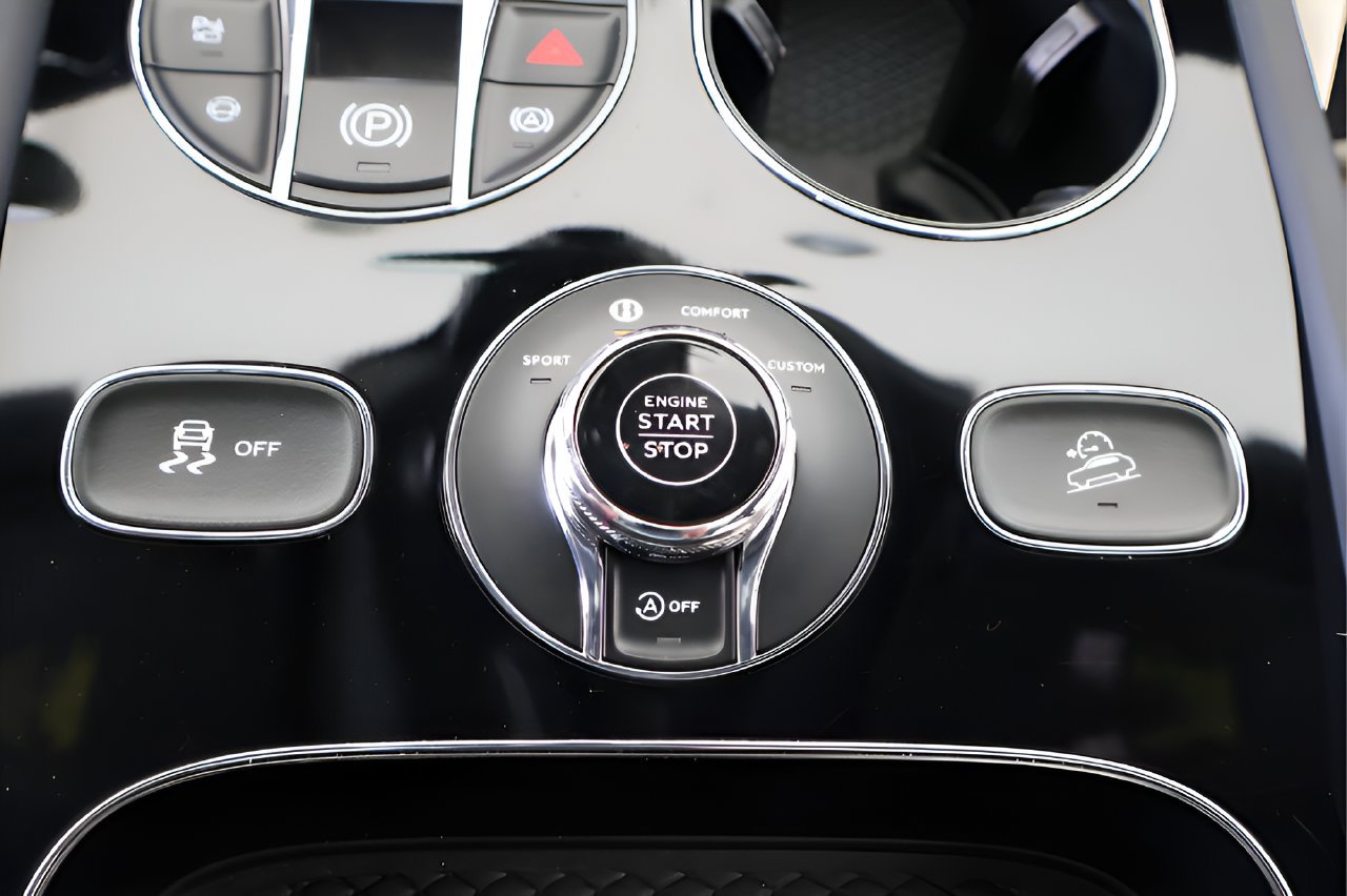 Used 2024 Bentley Bentayga AWD/4WD image 28