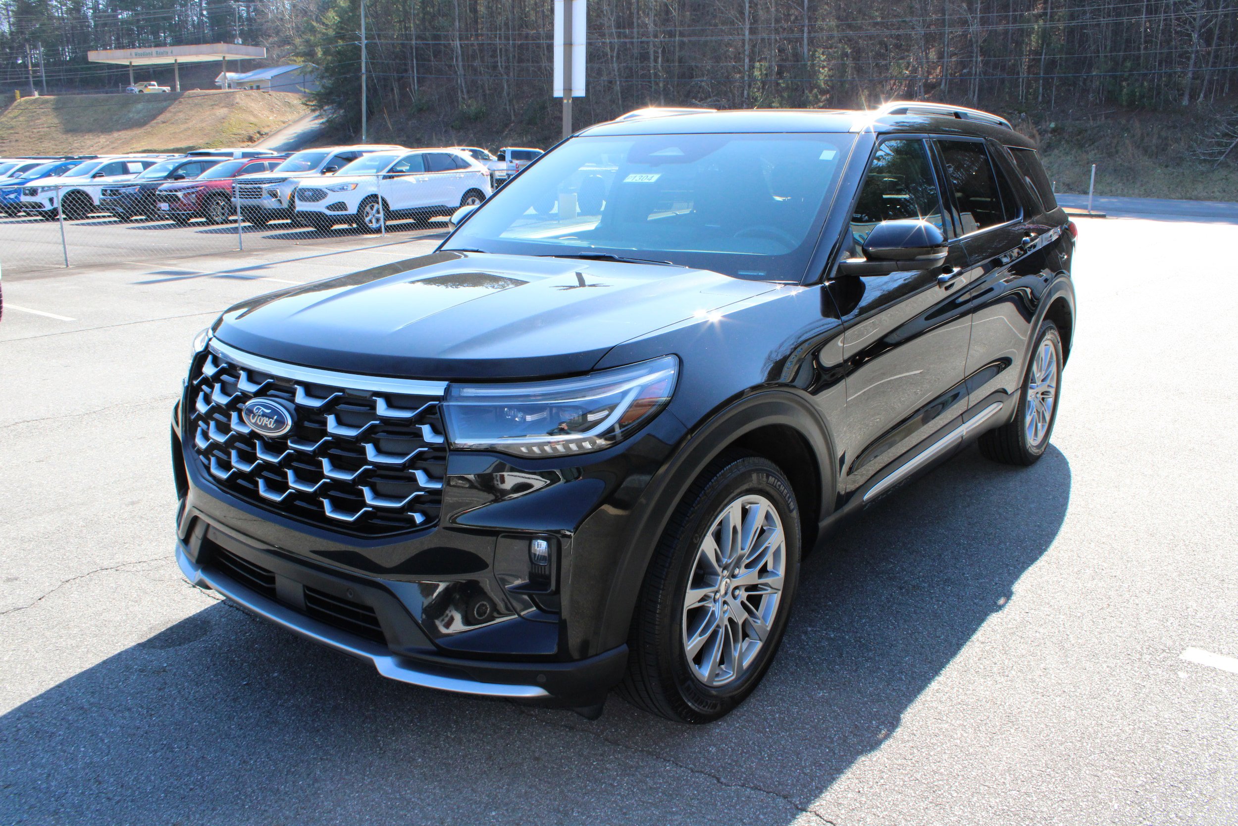 Used 2025 Ford Explorer Platinum AWD/4WD image 7