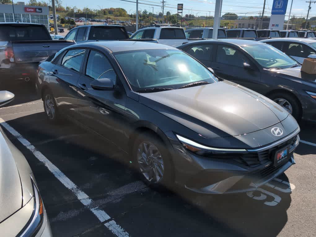 New 2026 Hyundai Elantra Hybrid FWD image 11
