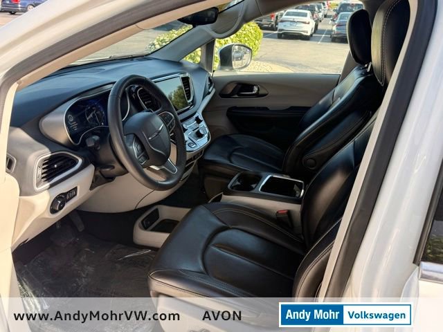 Used 2023 Chrysler Pacifica Touring-L FWD image 14
