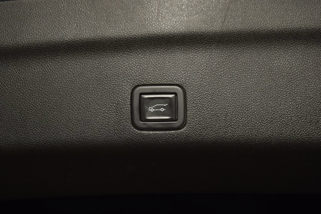 Used 2023 Chevrolet Tahoe High Country AWD/4WD image 24