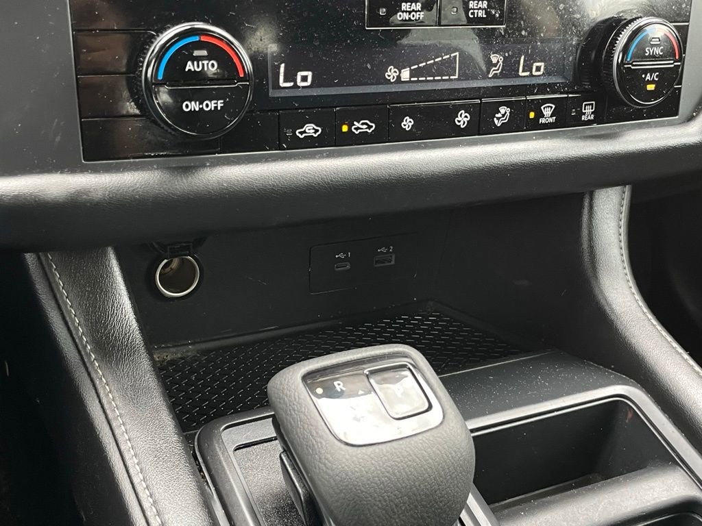 Used 2024 Nissan Pathfinder S image 21