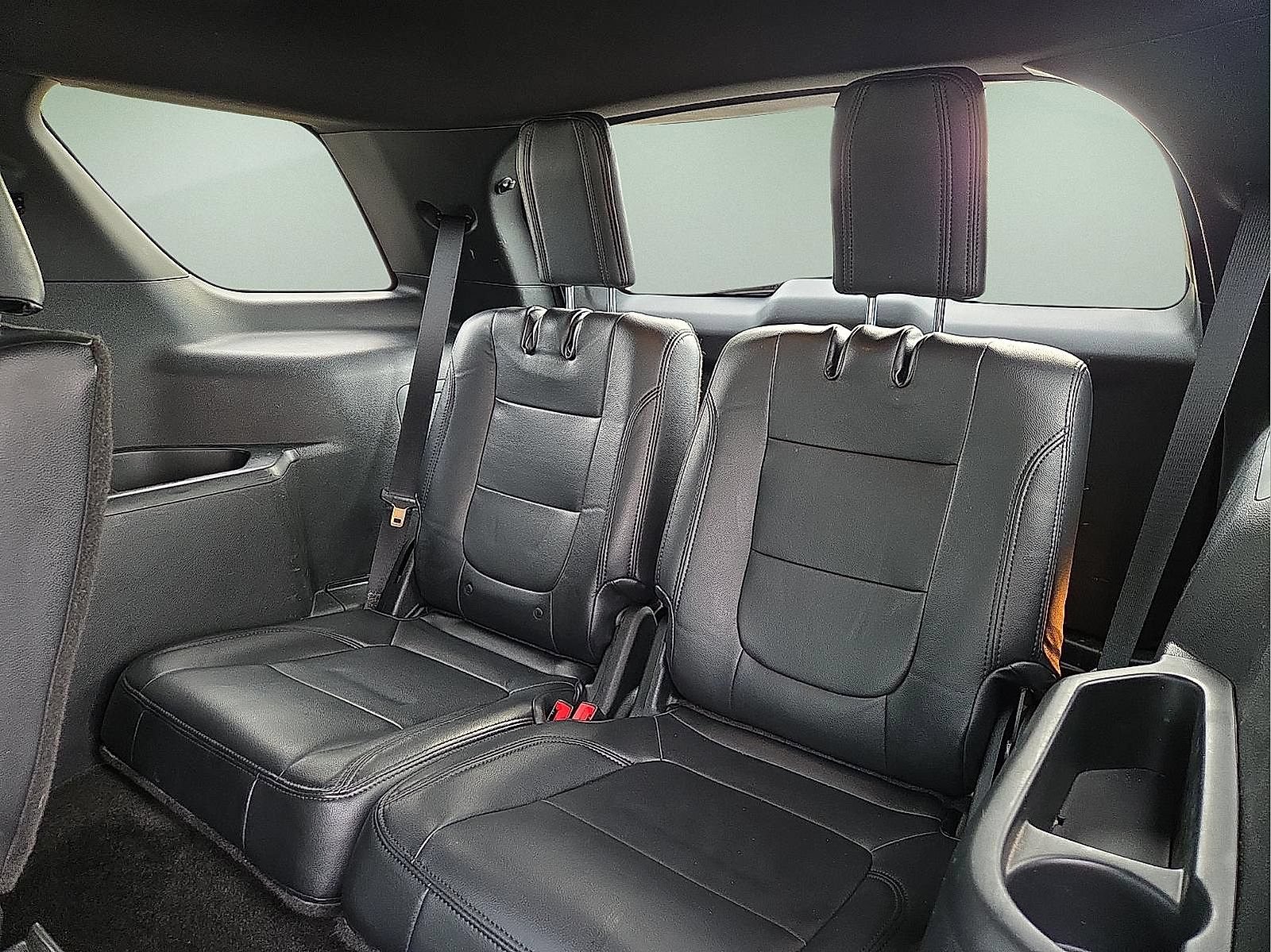Used 2018 Ford Explorer XLT FWD image 10