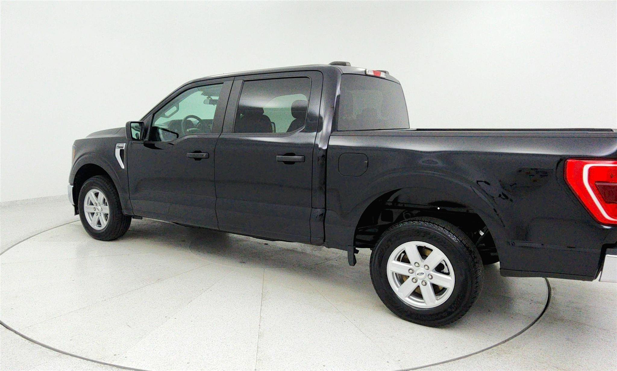 Used 2023 Ford F150 XLT RWD image 2