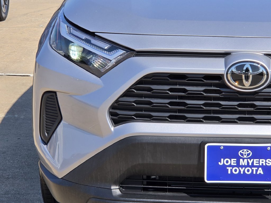 Used 2025 Toyota RAV4 XLE FWD image 5