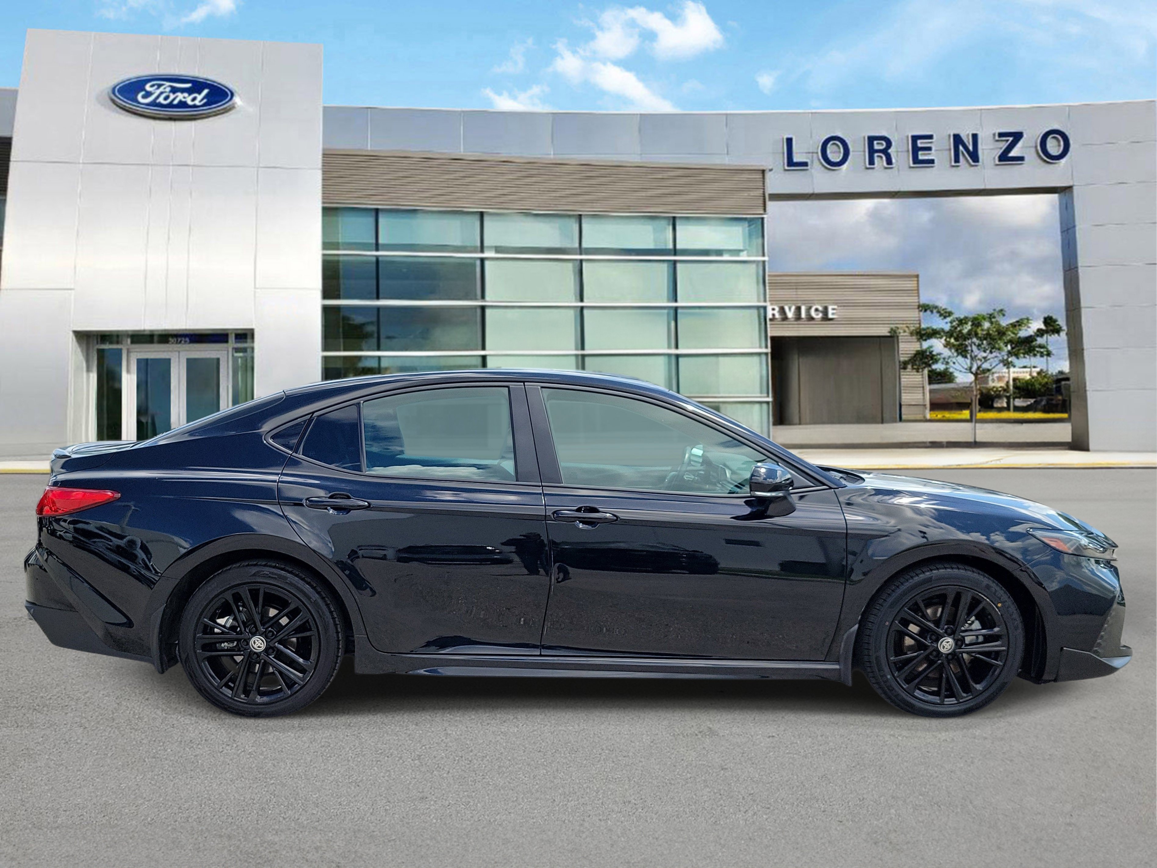 Used 2026 Toyota Camry SE FWD image 4