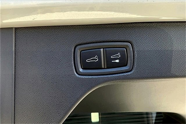 New 2025 Porsche Macan 4S Electric image 21