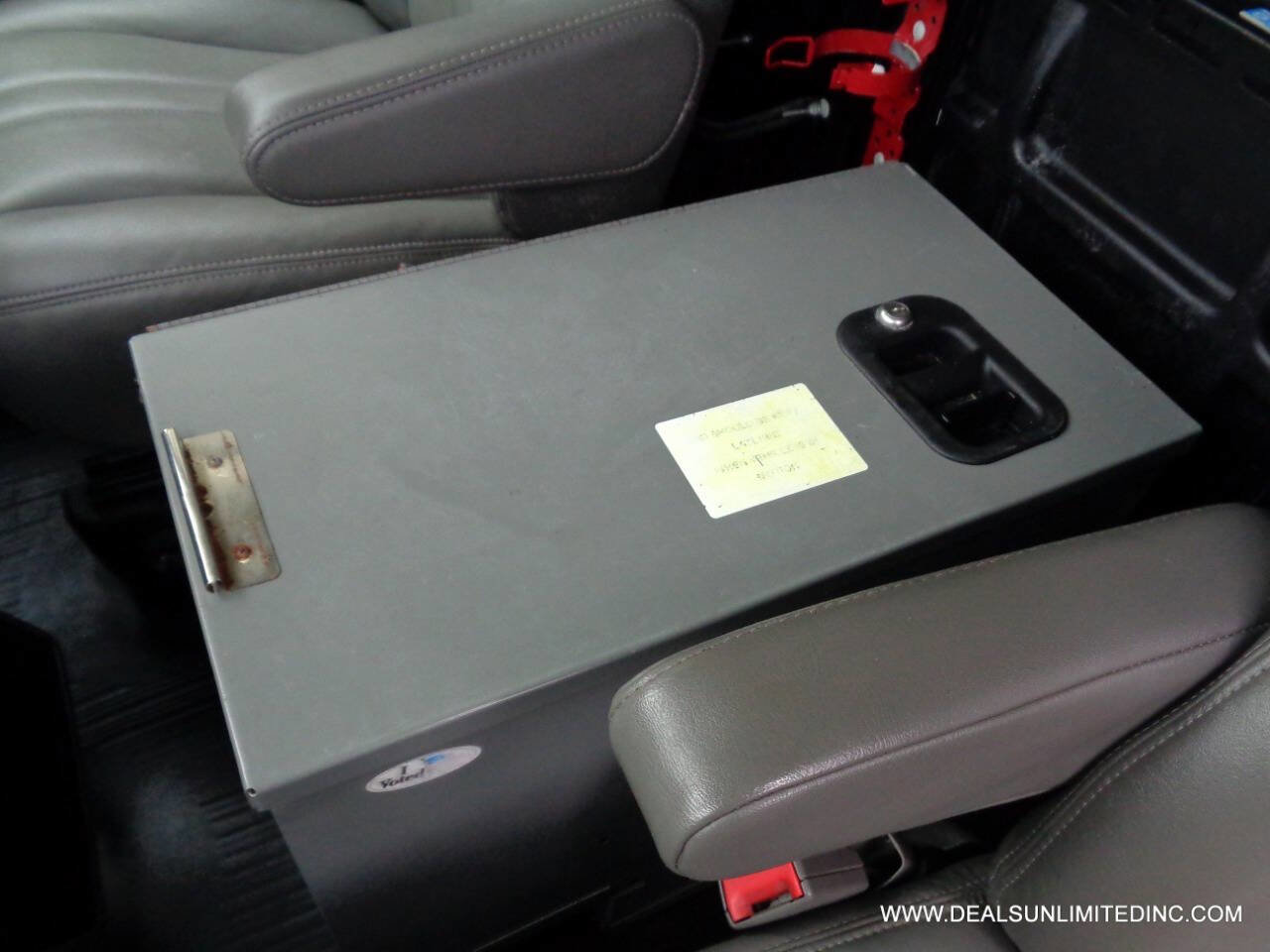 Used 2019 Chevrolet Express 2500 w/ Driver Convenience Package image 14