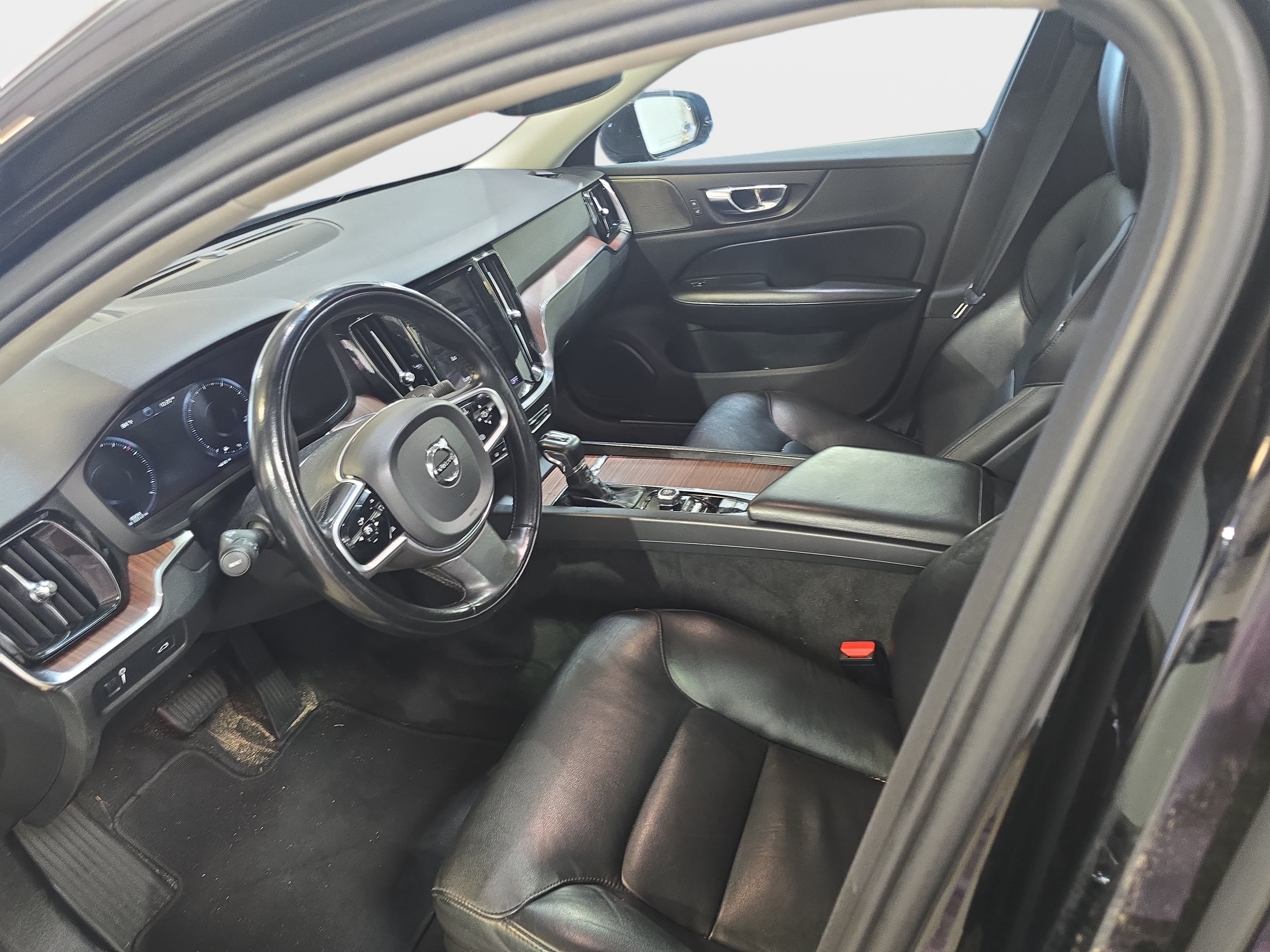 Used 2021 Volvo S60 T6 Momentum AWD/4WD image 13