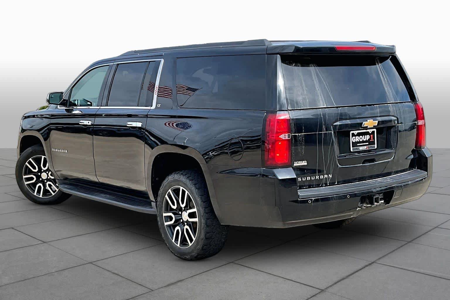 Used 2017 Chevrolet Suburban LT RWD image 12
