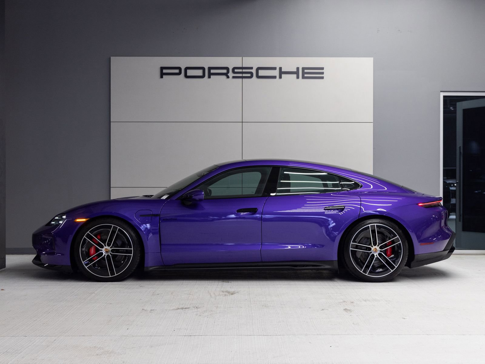 Certified 2025 Porsche Taycan GTS AWD/4WD image 2