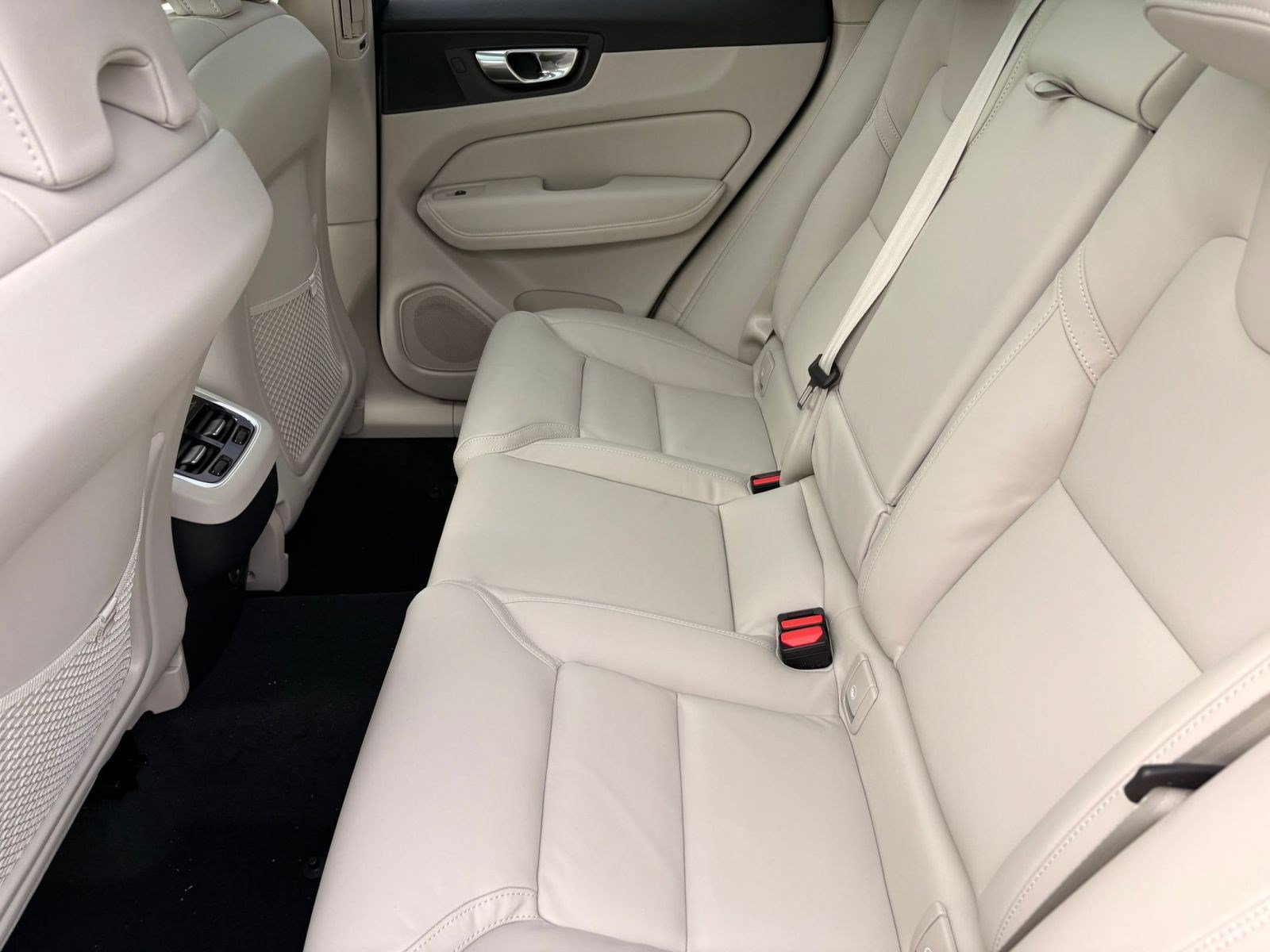 Certified 2026 Volvo XC60 B5 Ultra w/ Climate Package AWD/4WD image 25