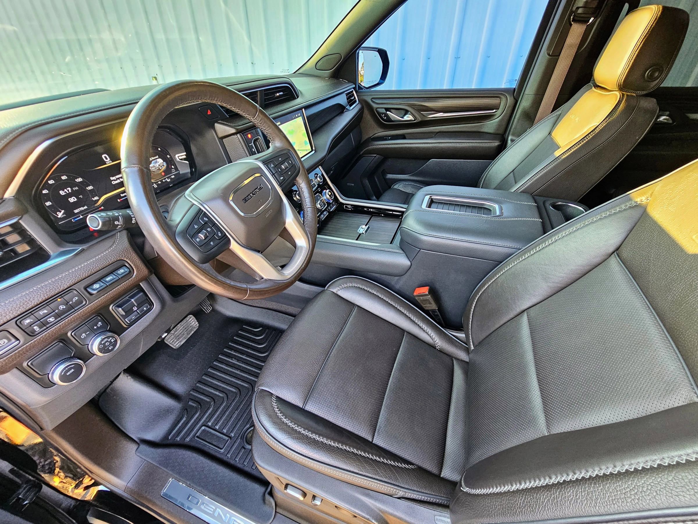 Used 2022 GMC Yukon XL Denali w/ Denali Premium Package image 7