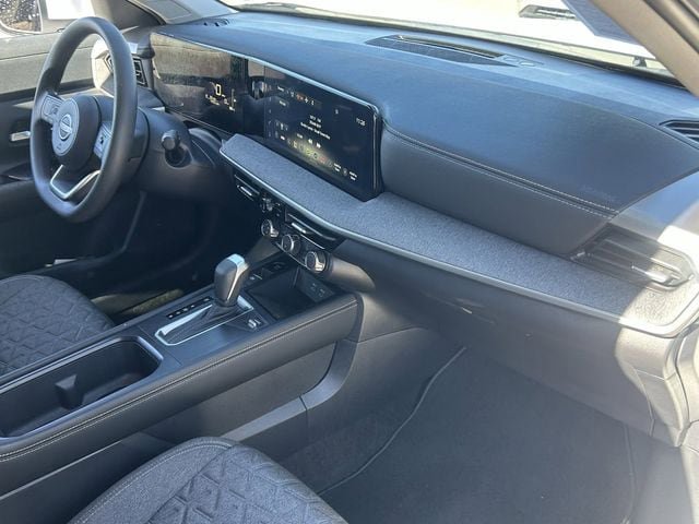 Used 2025 Nissan Kicks SV w/ SV Premium Package AWD/4WD image 12