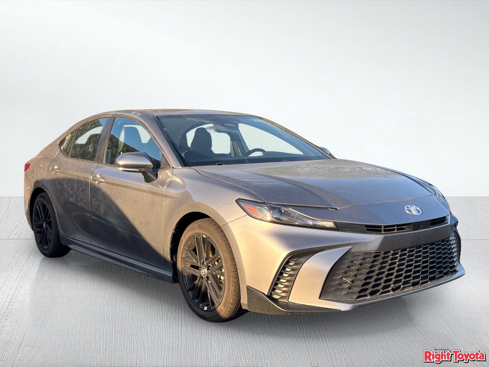 Used 2026 Toyota Camry SE w/ Multimedia Upgrade Package FWD image 5