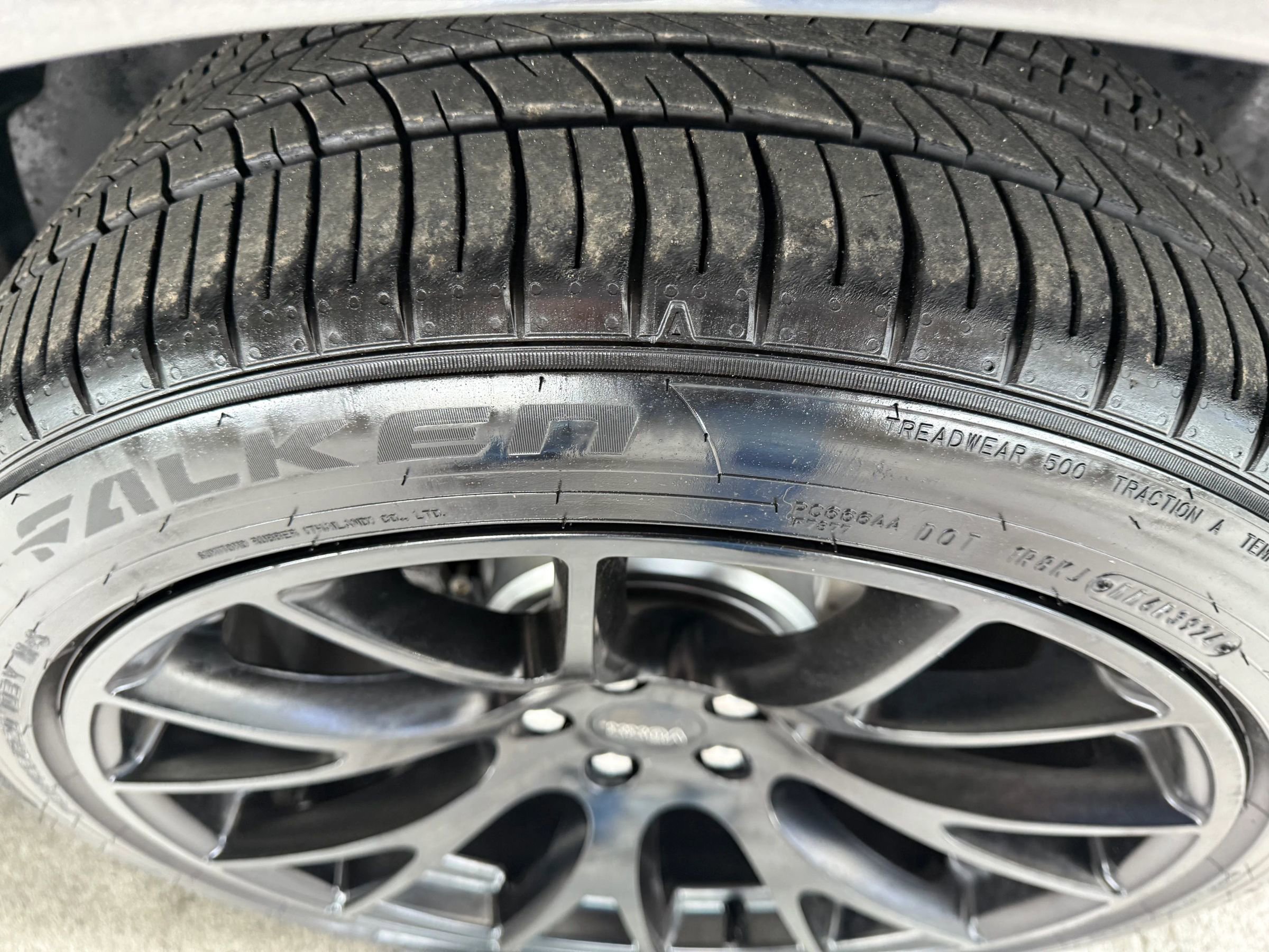 Used 2017 Chrysler 300 C image 6