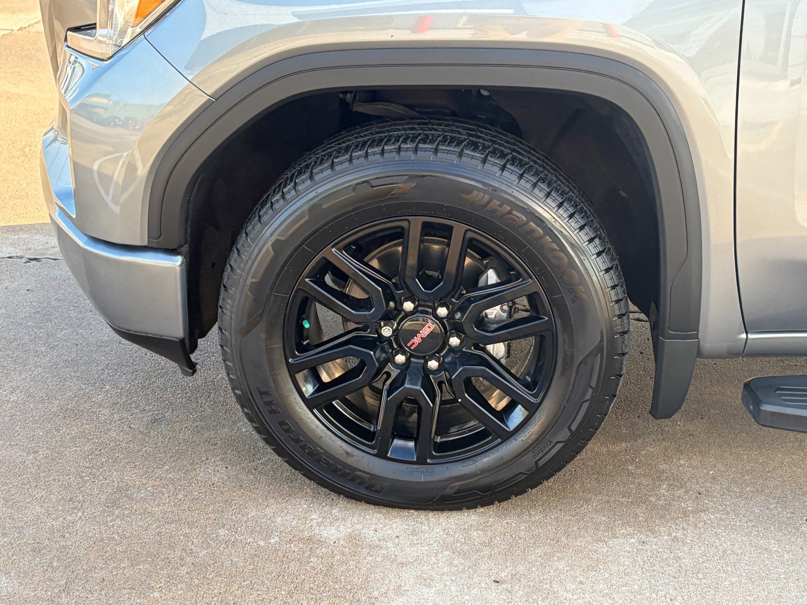 Used 2020 GMC Sierra 1500 Elevation w/ Elevation Value Package image 4