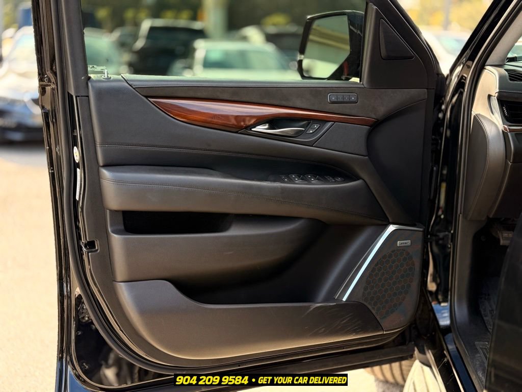 Used 2019 Cadillac Escalade Luxury AWD/4WD image 8