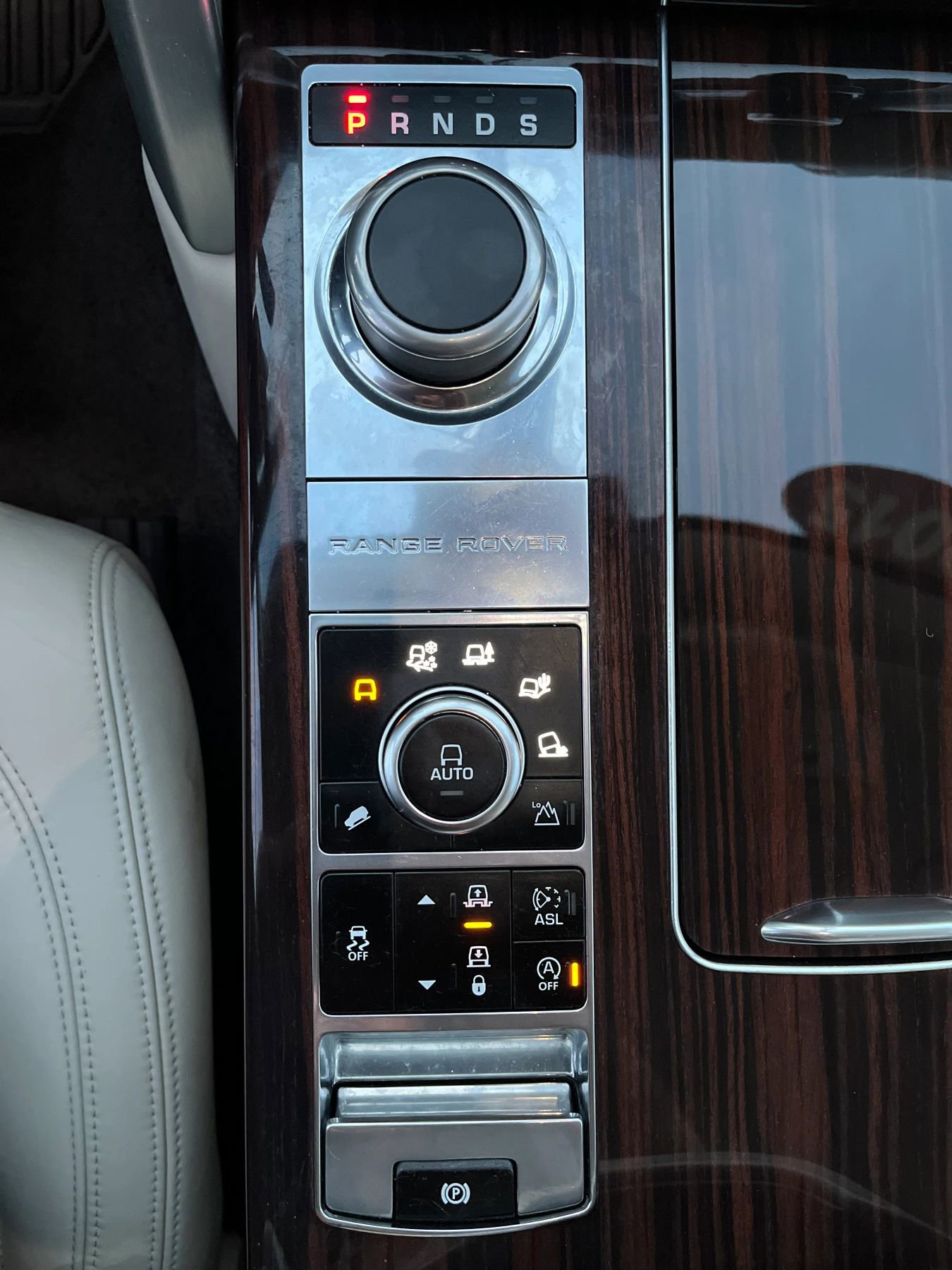 Used 2015 Land Rover Range Rover HSE AWD/4WD image 22