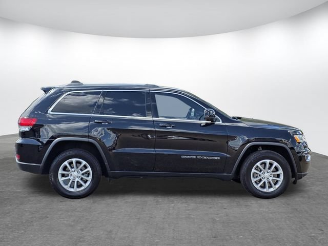 Used 2021 Jeep Grand Cherokee Laredo w/ Security & Convenience Group AWD/4WD image 3