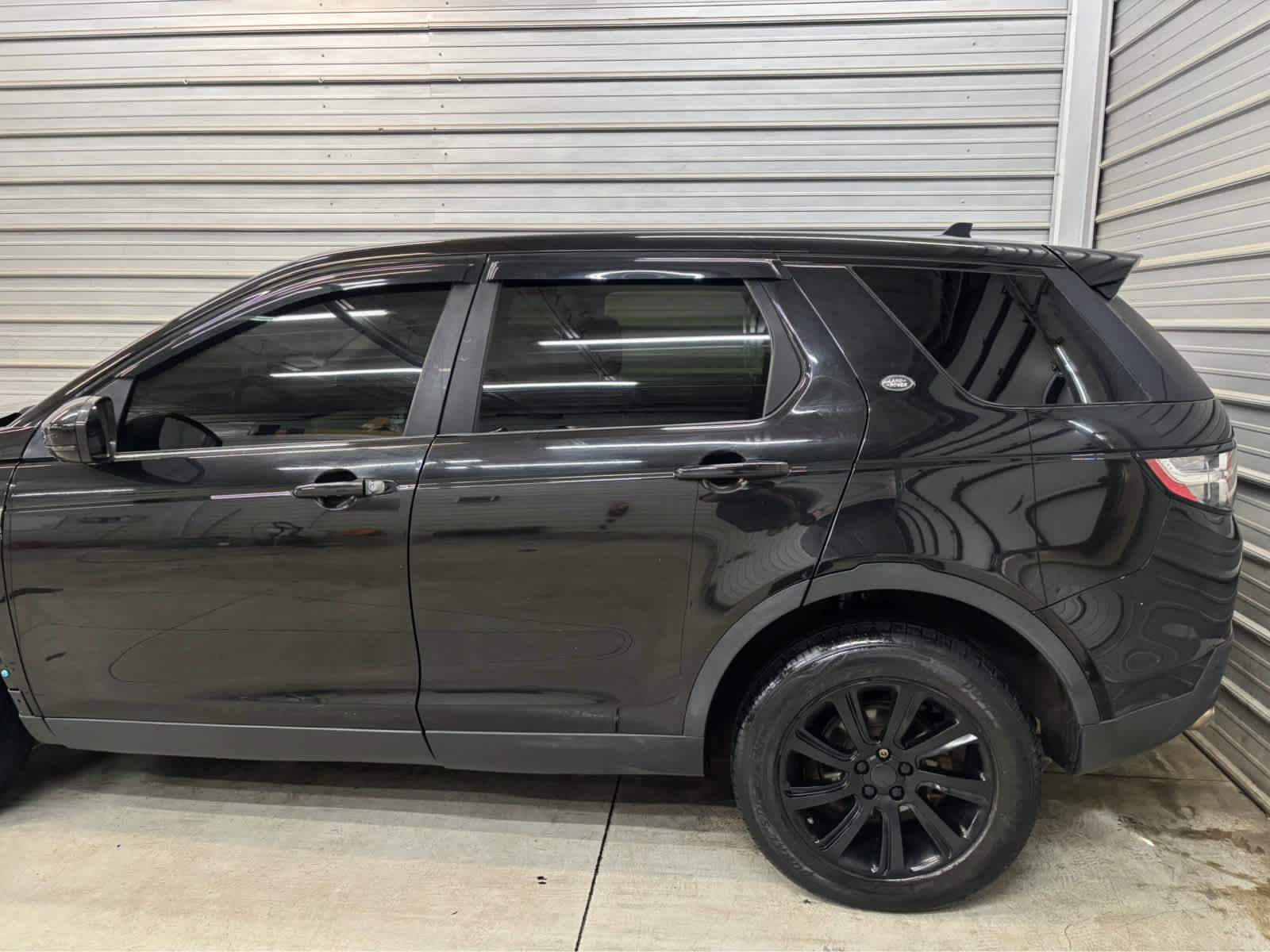 Used 2016 Land Rover Discovery Sport SE image 5