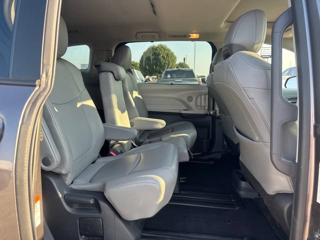 Used 2022 Toyota Sienna XLE FWD image 12
