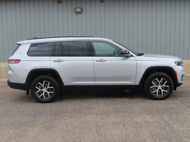 Used 2025 Jeep Grand Cherokee L Limited w/ Luxury Tech Group II AWD/4WD image 2